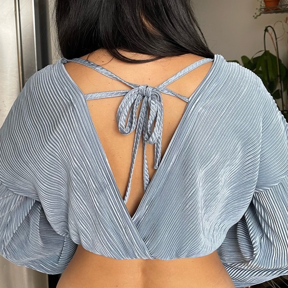 Two-piece outfit silky crop top and skirt (size small) - Picture 2 of 2